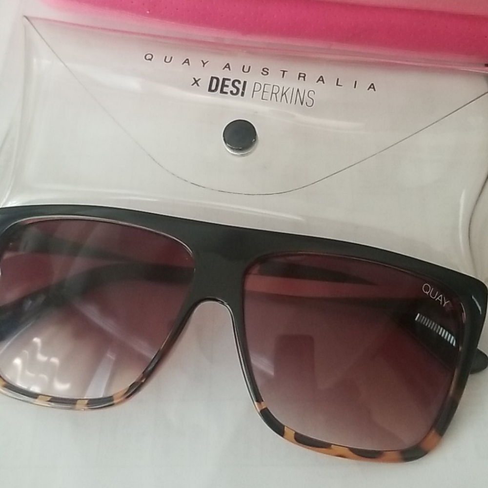 Quay x Desi Perkins OTL II Sunglasses